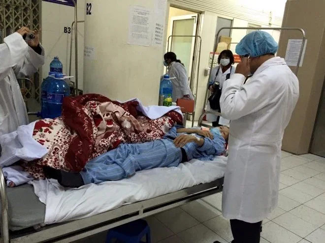 Chuyện về một cụ già thích được nằm viện