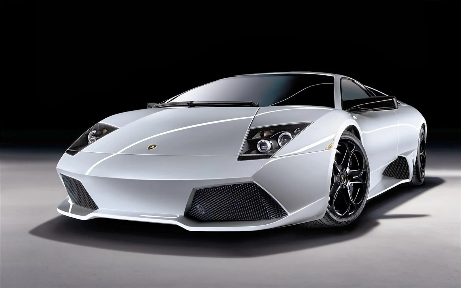 ảnh nền máy tính xe Lamborghini trắng trên nền đen tương phản