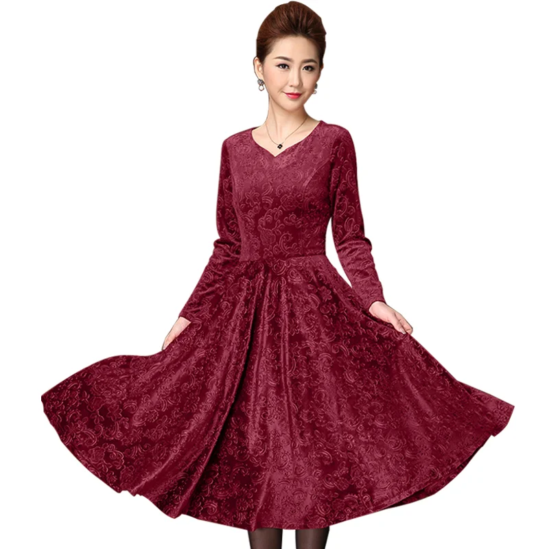 Bật mí mẫu đầm nhung sang trọng dành cho phái đẹp ngày lạnh - Hình 1