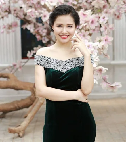 Đầm dạ hội nhung đen kết đá hở lưng sang trọng