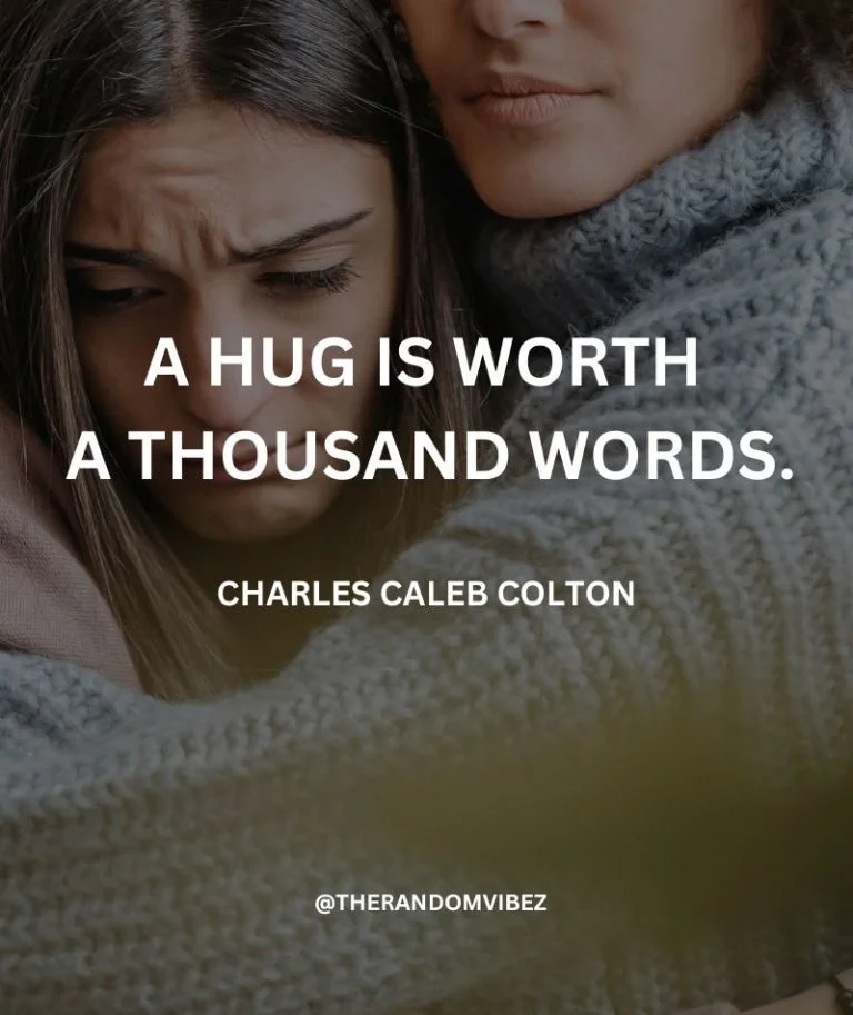 Ảnh màu trắng hai cô gái ôm an ủi A hug is worth a thousand words