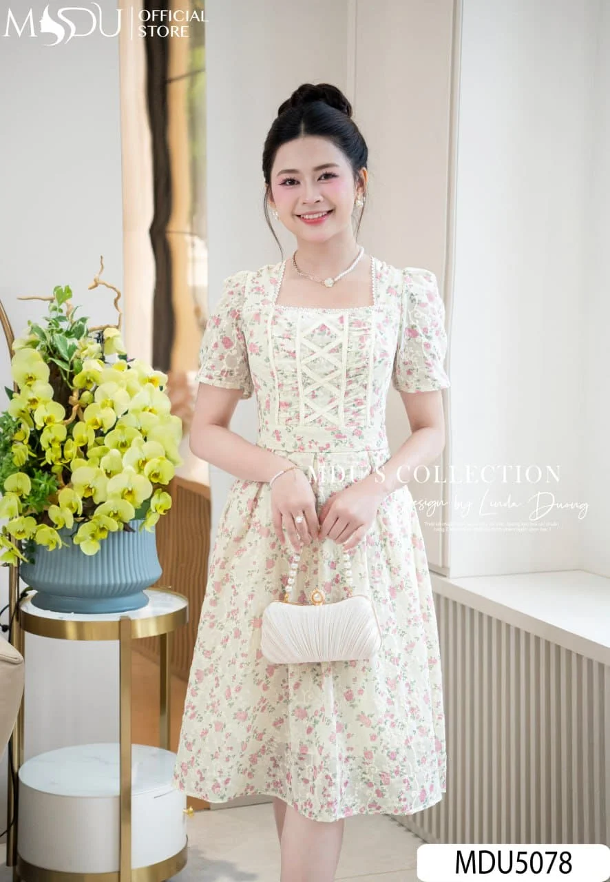 Phong Cách Dự Tiệc Sang Trọng Cho Phụ Nữ Tuổi 30, Dáng Mảnh Mai