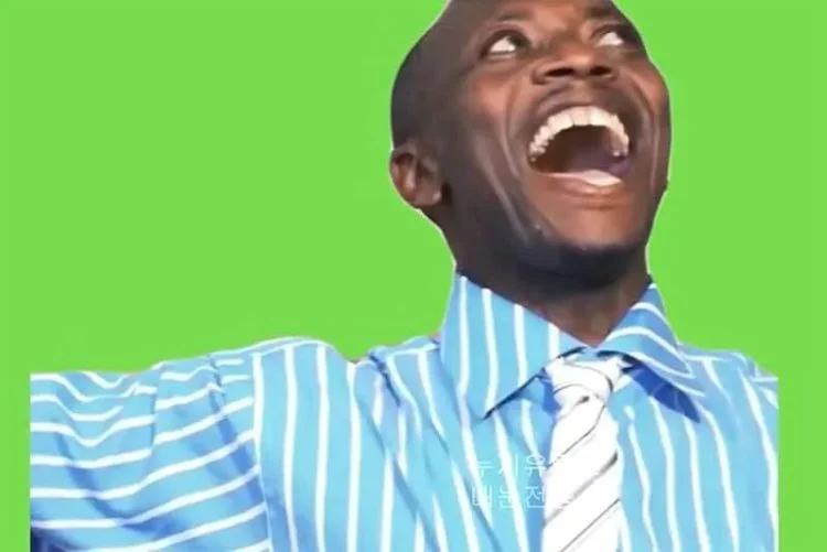Ohhh mài gót, anh da đen ngạc nhiên ngửa mặt dang tay lên trời