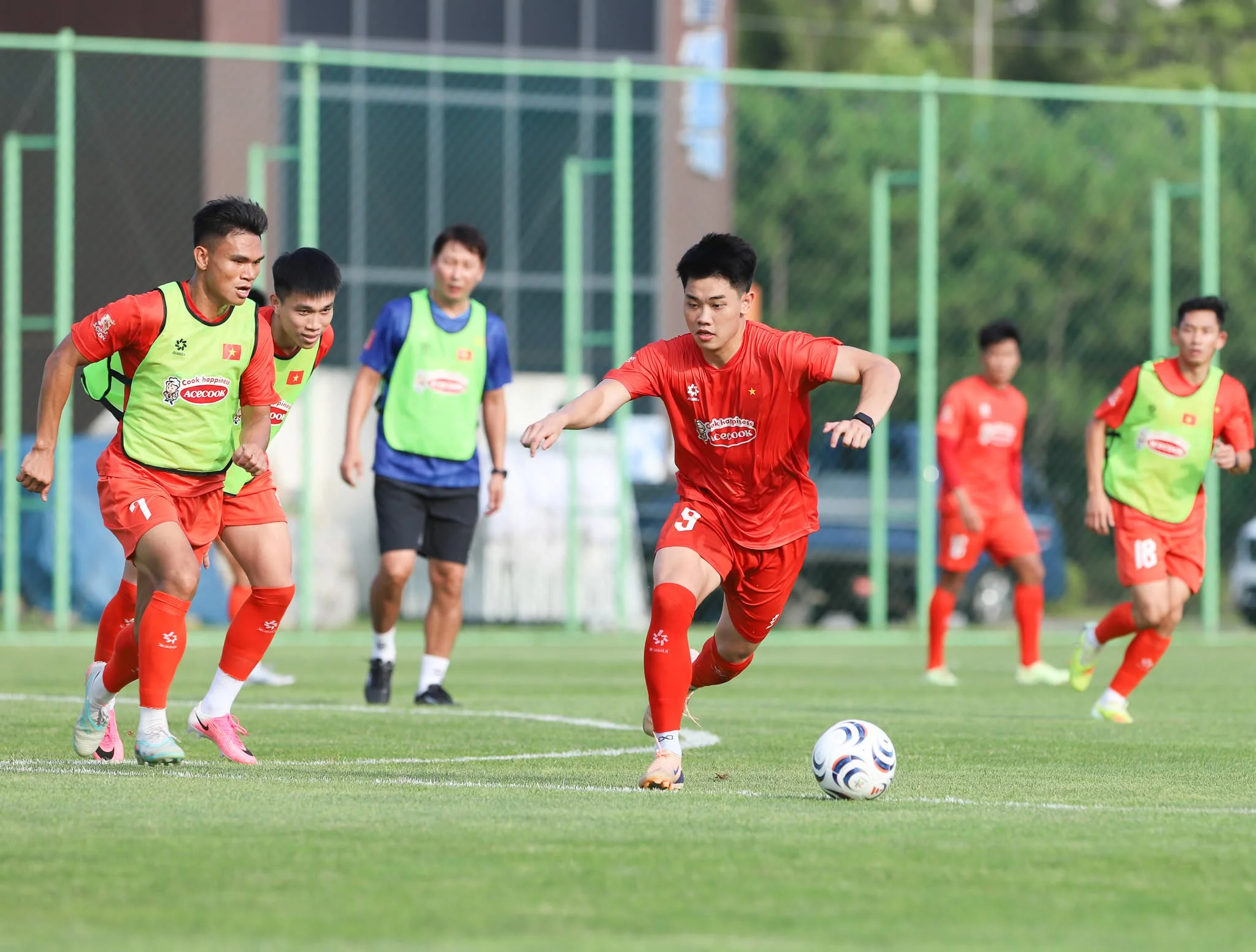 Tin nóng bóng đá Việt hôm nay 4/7: Đội tuyển Việt Nam lắp ghép đội hình; Ninh Bình FC công bố hai tân binh
