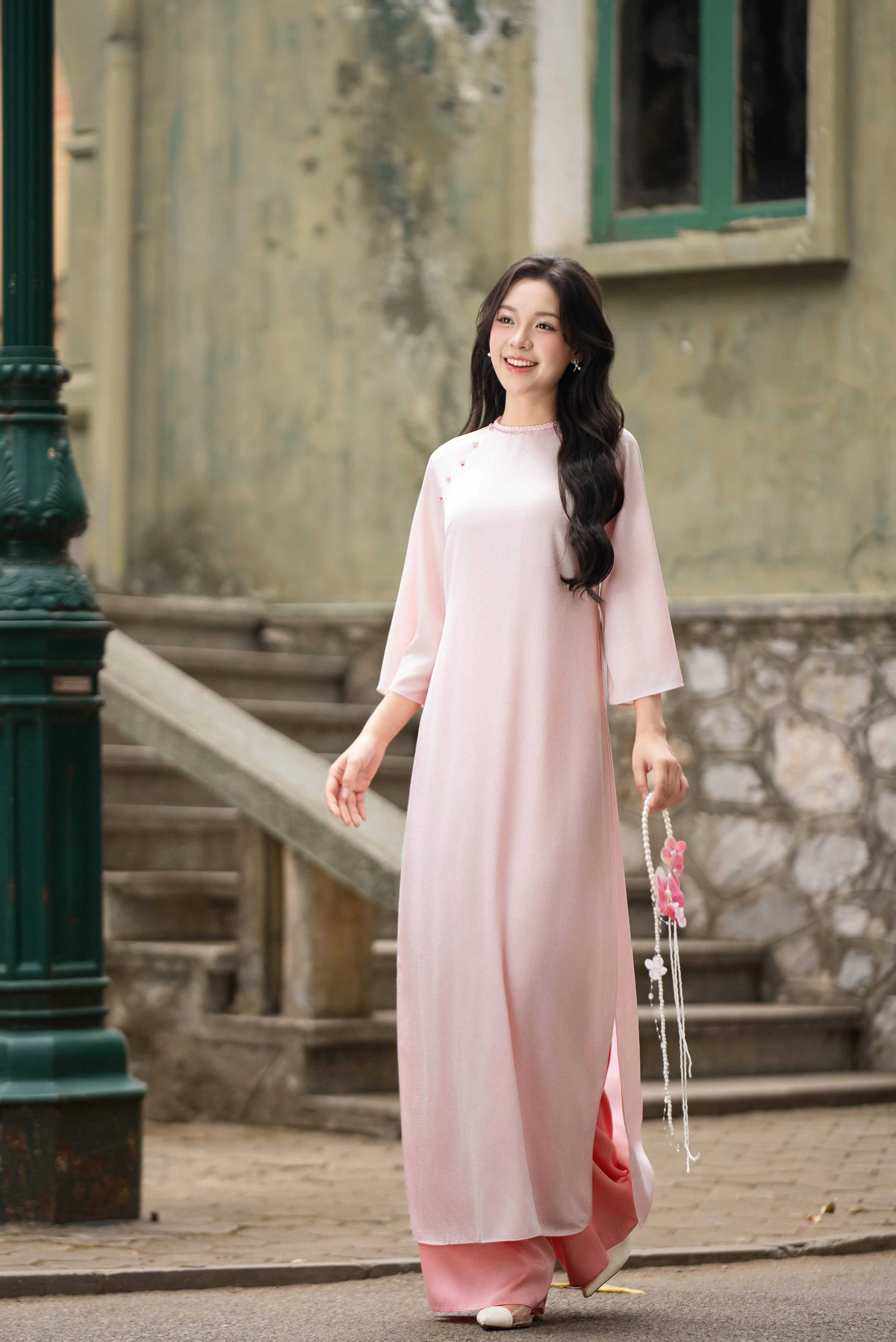 Mẫu áo dài đẹp màu hồng phấn dịu dàng