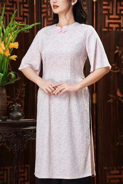 Mẫu áo dài đẹp màu trắng họa tiết nhã nhặn