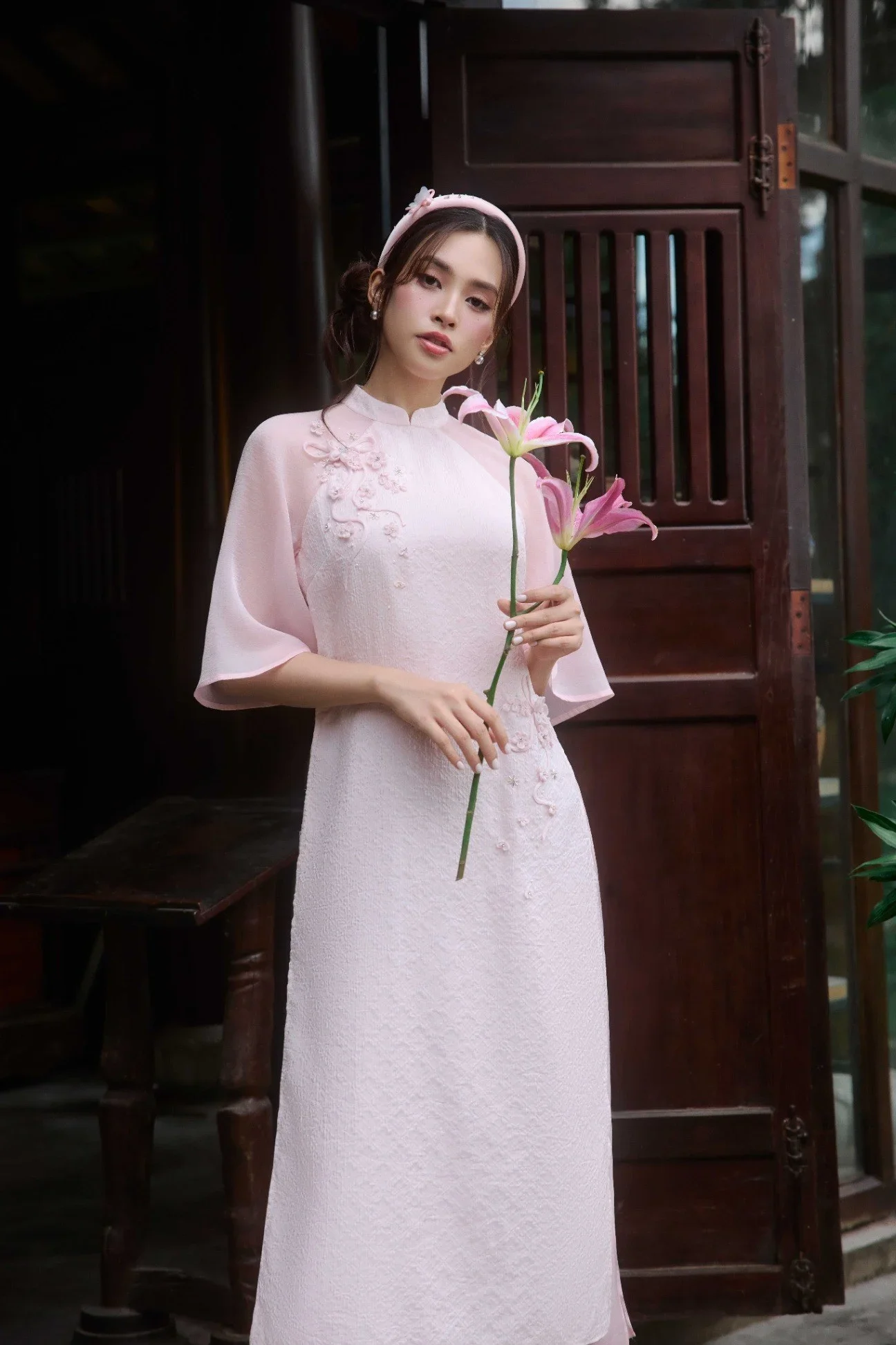 Top 40 mẫu áo dài suông đẹp, sang trọng, mẫu hot nhất 2026