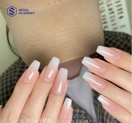Mẫu nail tết màu trắng dành cho phái nữ làm đẹp dịp Tết