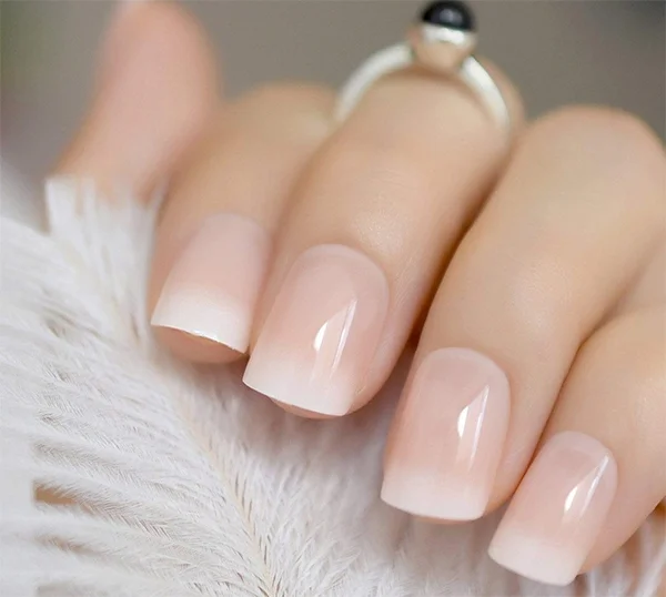 20 mẫu nail trắng đẹp thanh lịch tinh tế hot nhất hiện nay
