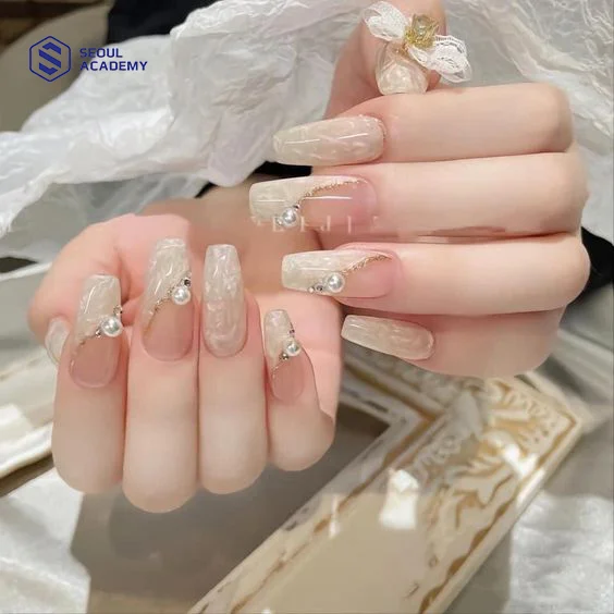Mẫu nail tết màu trắng đẹp, sang chảnh dự đoán xu hướng