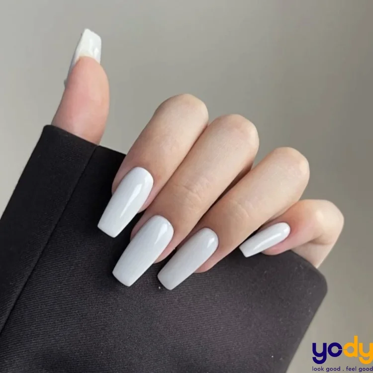 20+ Mẫu nail màu trắng sữa thanh lịch trendy cho nàng mê đắm | Yody (2)