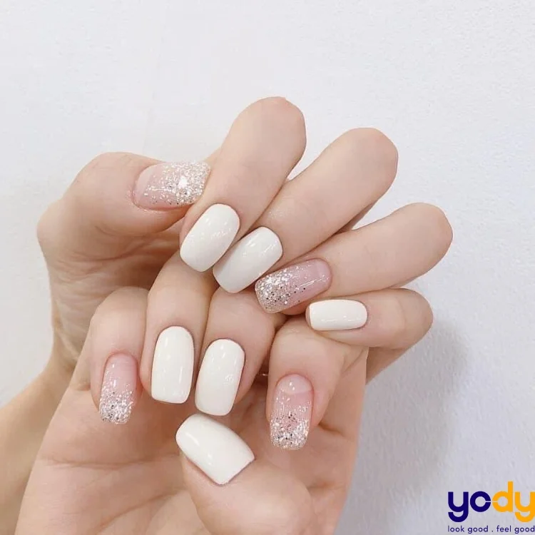 20+ Mẫu nail màu trắng sữa thanh lịch trendy cho nàng mê đắm | Yody