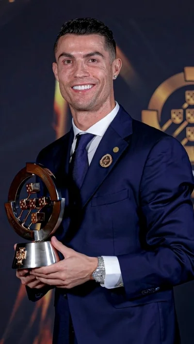 hình nền ronaldo cười khi ghi bàn