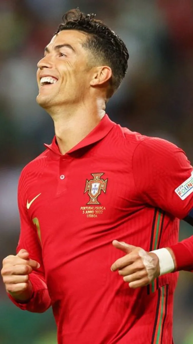 Hình nền Ronaldo ghi bàn ăn mừng